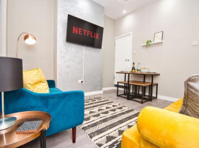 *Sleeps 9* Modern, 4 Bed House, Birmingham